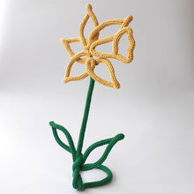 Load image into Gallery viewer, Knitted Wire Daffodil