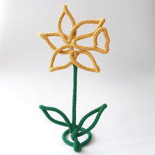 Load image into Gallery viewer, Knitted Wire Daffodil